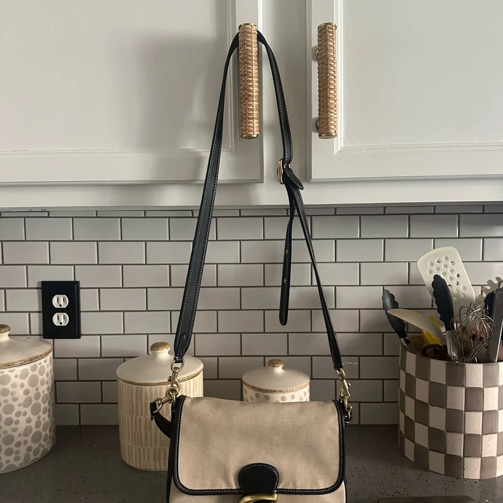 Coach Cream and Black Crossbody Bag with Gold C-Clasp - Picture 4 of 8